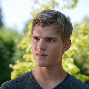 Photo Chris Zylka