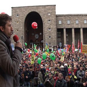 Photo Alarm am Hauptbahnhof - Auf den Straßen von Stuttgart 21