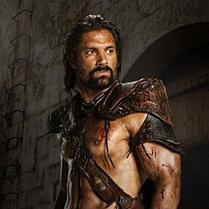 Photo Manu Bennett