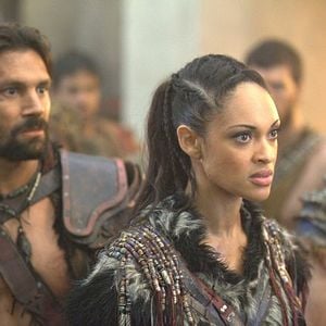 Photo Manu Bennett