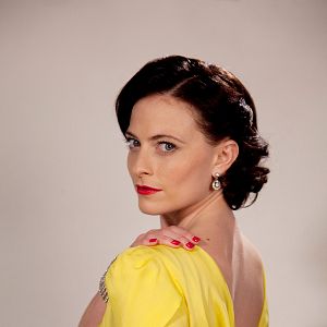 Photo Lara Pulver
