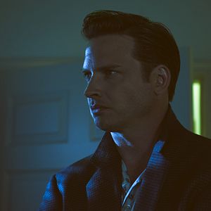 Photo Aden Young