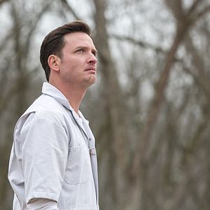 Photo Aden Young