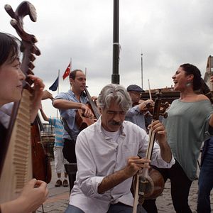 Photo The Music of Strangers