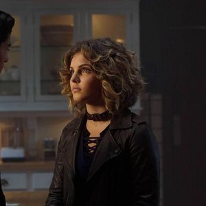 Photo Camren Bicondova