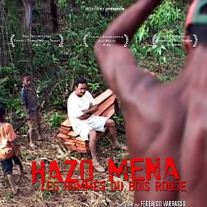 Photo Hazo Mena, les hommes du bois rouge