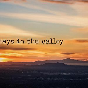 Photo Ten Days In The Valley