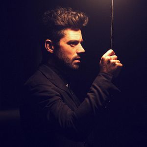 Photo Dominic Cooper