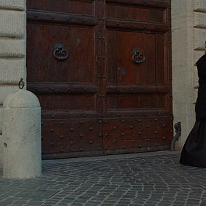 Photo The Staggering Girl