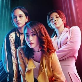 Photo Chasing Virgins