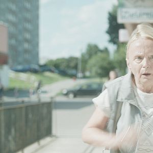 Photo Une femme sur le toit