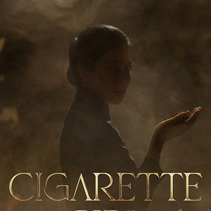 Photo Cigarette Girl