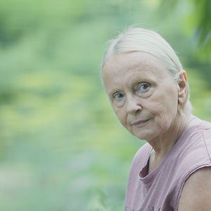 Photo Une femme sur le toit