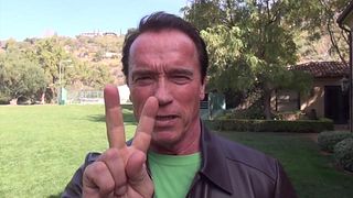 image de Arnold Schwarzenegger soutient le peuple ukrainien 