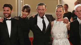 image de Cannes 2015 - Vincent Cassel et l'équipe de "Mon Roi" sur le tapis rouge le 17 mai
