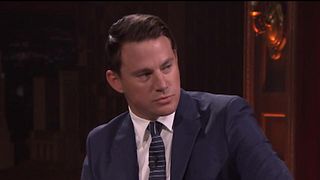 image de Channing Tatum lit le scénario de Magic Mike... imaginé par un enfant de 8 ans !