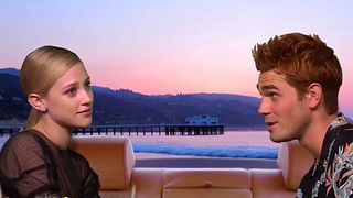 image de Les acteurs de "Riverdale" rejouent une scène culte de "Beverly Hills 90210"