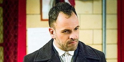 poster de la série Pavillons en berne