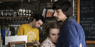 poster de la série Contacts féminins uniquement