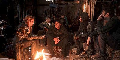 poster de la série Ciel rouge à l'aube