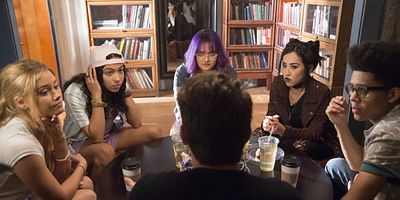 poster de la série Le bal des robes rouges