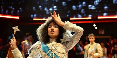 poster de la série On prend la pose !