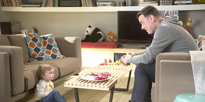 poster de la série Favoritisme / Lunettes / Miguel / Entremetteuse