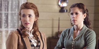 poster de la série Loin des yeux, près du cœur (1/2)