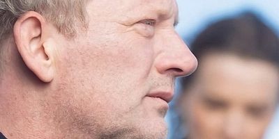 poster de la série Marchand d'armes - Partie 6