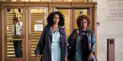 poster de la série Uncommon Women and Mothers