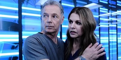 poster de la série Jouer avec le feu