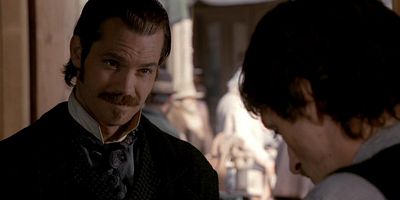 poster de la série Quelque chose d'extrêmement onéreux