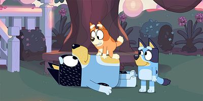 poster de la série Papa mets Bingo et Bluey au lit