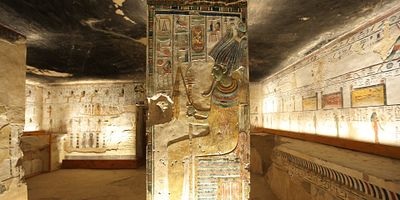 poster de la série Le déclin des pyramides