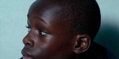 poster de la série On finit tous par chuter