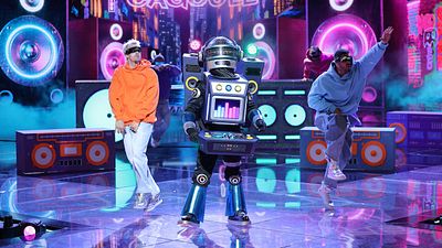 image de la news Mask Singer 2025 : on sait déjà qui se cache derrière le costume du DJ !