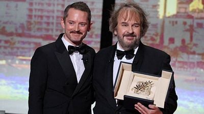 image de la news "Jamais je n'aurais imaginé que j'en gagnerais une" : Peter Jackson reçoit une Palme d'Or et retrouve Elijah Wood, sa star du Seigneur des Anneaux, à Cannes 2026