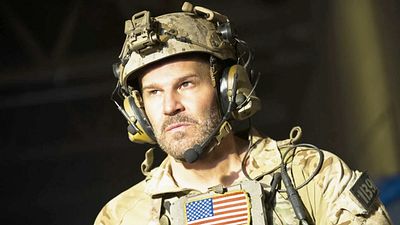 image de la news 2 ans après l'arrêt de SEAL Team, David Boreneaz (Jason Hayes) trouve enfin sa prochaine série, et ça donne envie !