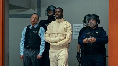 image de la news La plus célèbre des séries françaises avec Omar Sy dégaine une ultime surprise pour la saison 4 avant sa sortie sur Netflix !
