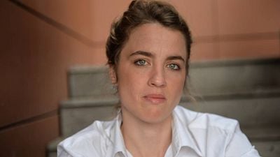 image de la news Adèle Haenel : loin des plateaux de cinéma, la comédienne, figure de proue de #MeToo en France, imprime sa marque sur la rentrée littéraire