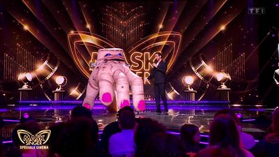 image de la news Mask Singer, qui se cachait derrière le costume de la Main éliminé ce soir ?