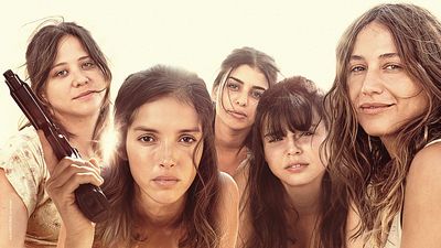 image de la news Premières images : Izïa Higelin + Lyna Khoudri + Laura Felpin dans l'adaptation d'une histoire vraie oubliée mais passionnante