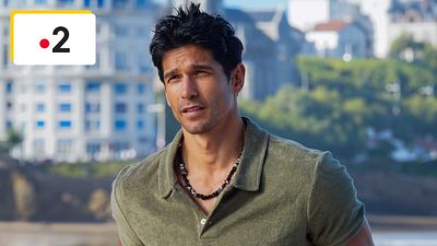 image de la news Haute saison sur France 2 : "Ça n'a pas toujours été un tournage très évident...", Vinnie Dargaud (Scènes de Ménages) revient sur son expérience dans la nouvelle fiction policière