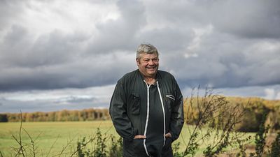 image de la news L’amour est dans le pré 2023 : Karine Le Marchand choquée par le changement de comportement de Jean-Paul