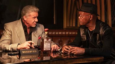 image de la news Tulsa King saison 3 : la rencontre de 2 grandes stars du film d'action ! Voici la première photo de Sylvester Stallone avec le héros du spin-off NOLA King