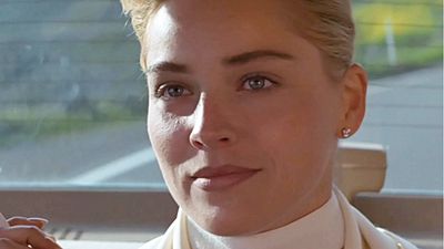 image de la news "Viens, on sort !" : 33 ans après, Sharon Stone garde un mauvais souvenir de sa rencontre avec cette star mondiale