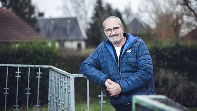 image de la news L’amour est dans le pré 2025 (portrait) : qui est Gilles, l’agriculteur normand de 58 ans à la recherche de l’âme sœur ?