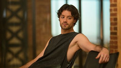 image de la news "Je reçois des appels entre deux prises" : la double vie dingue d’Alex Doux (Julian), révélation de Tout pour la lumière