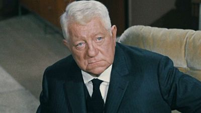 image de la news "C'est peut-être l'acteur que j'admirais le plus" : la première fois qu'il a rencontré Jean Gabin, ce légendaire comédien français a été très impressionné