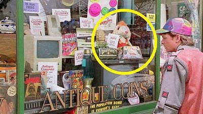 image de la news Retour vers le Futur 2 sur TMC : même les plus grands fans n'ont pas repéré tous les clins d'oeil à 12 minutes et 30 secondes